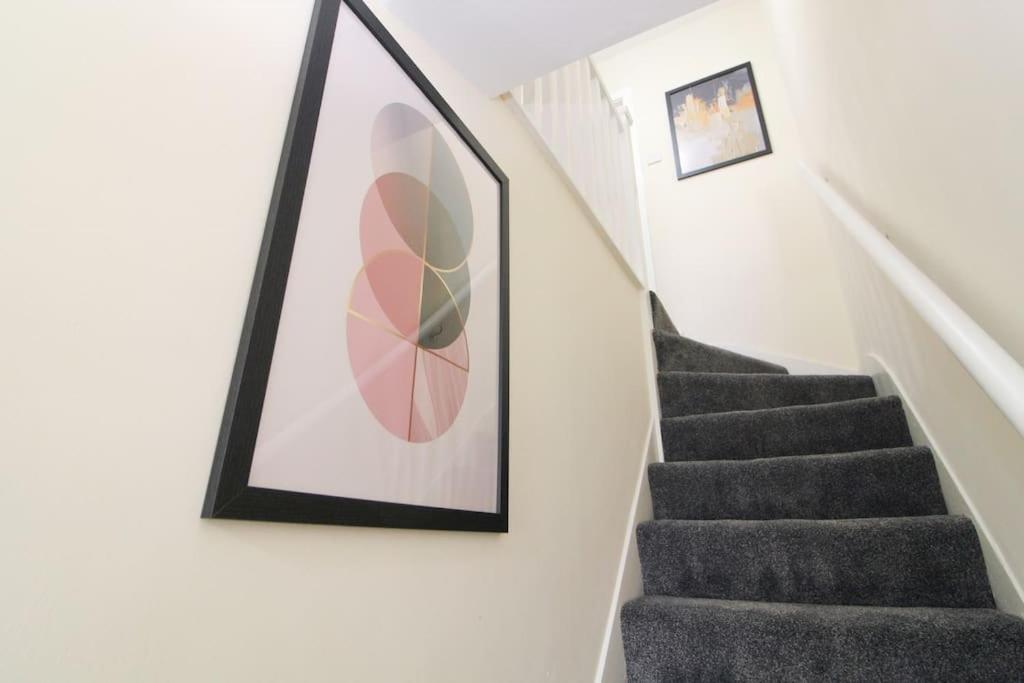 Modern 3 Bed, Contractors Welcome, Bradford Bradford  Exterior photo