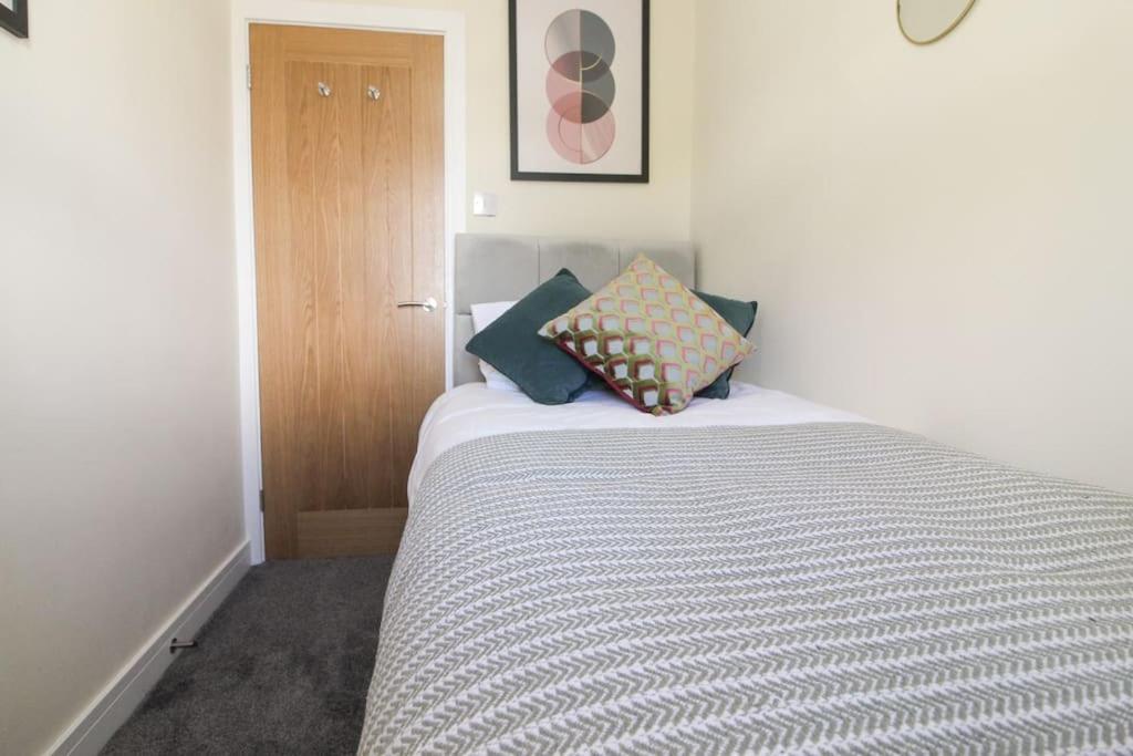 Modern 3 Bed, Contractors Welcome, Bradford Bradford  Exterior photo