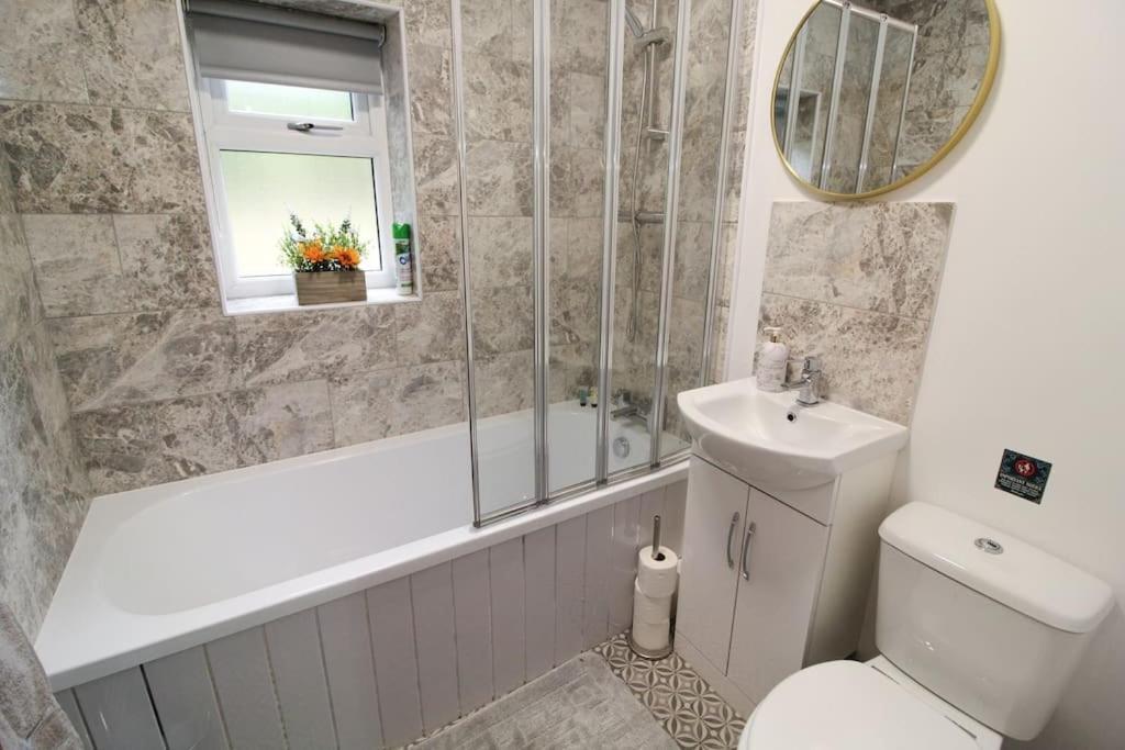 Modern 3 Bed, Contractors Welcome, Bradford Bradford  Exterior photo