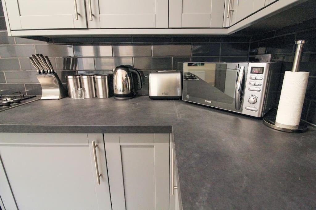 Modern 3 Bed, Contractors Welcome, Bradford Bradford  Exterior photo