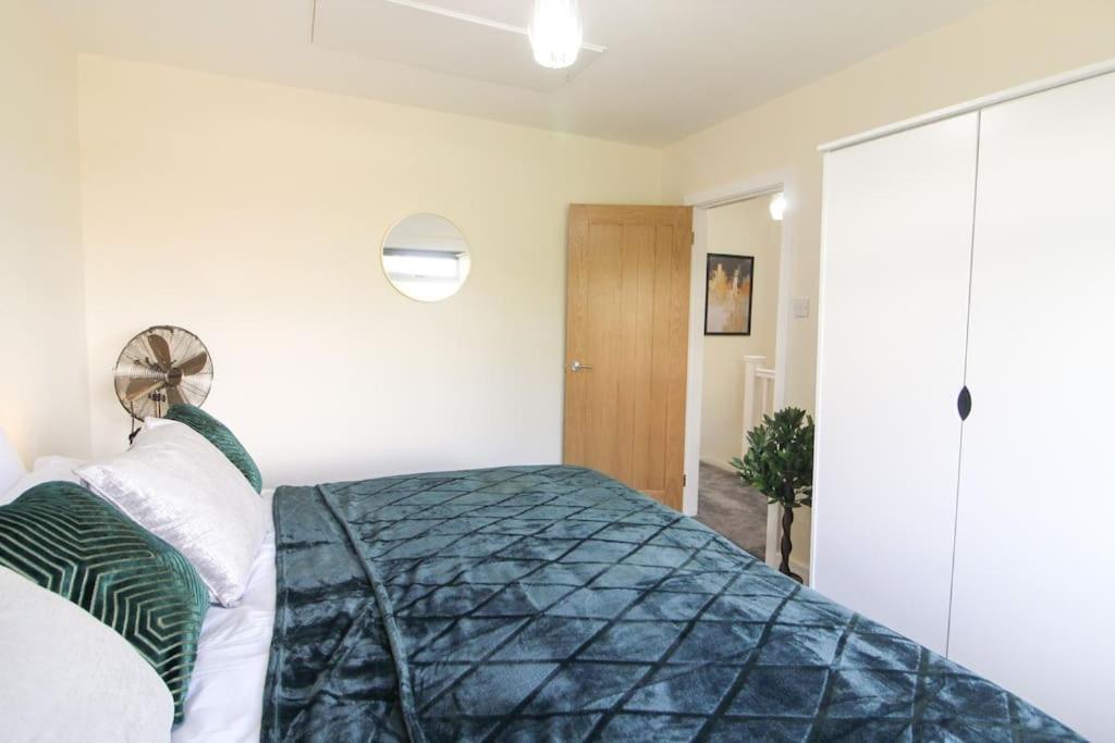 Modern 3 Bed, Contractors Welcome, Bradford Bradford  Exterior photo