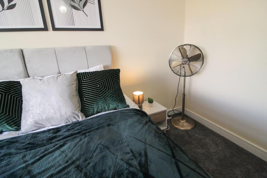 Modern 3 Bed, Contractors Welcome, Bradford Bradford  Exterior photo