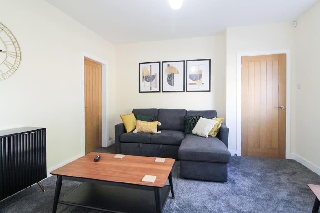 Modern 3 Bed, Contractors Welcome, Bradford Bradford  Exterior photo