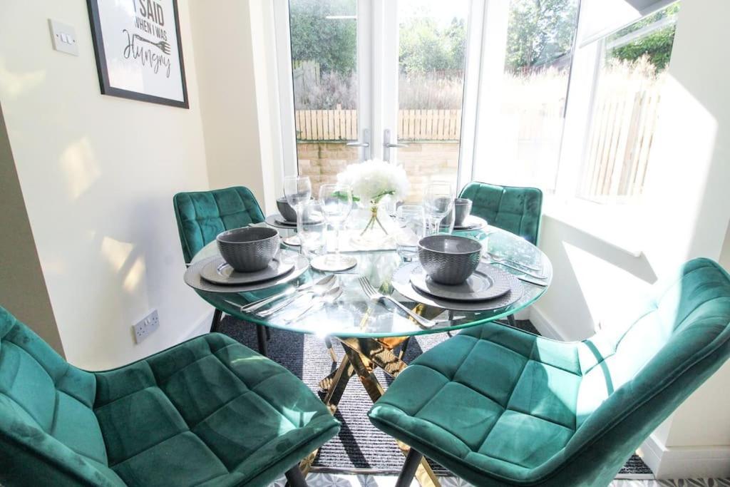 Modern 3 Bed, Contractors Welcome, Bradford Bradford  Exterior photo