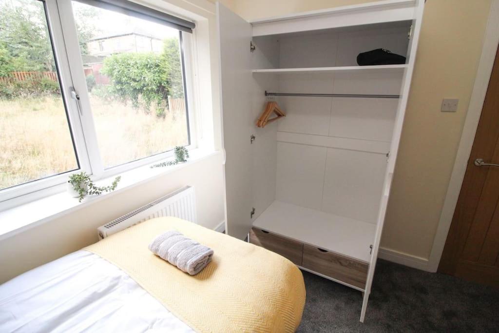 Modern 3 Bed, Contractors Welcome, Bradford Bradford  Exterior photo